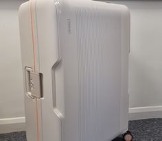 Shield Lock 3 – Off White